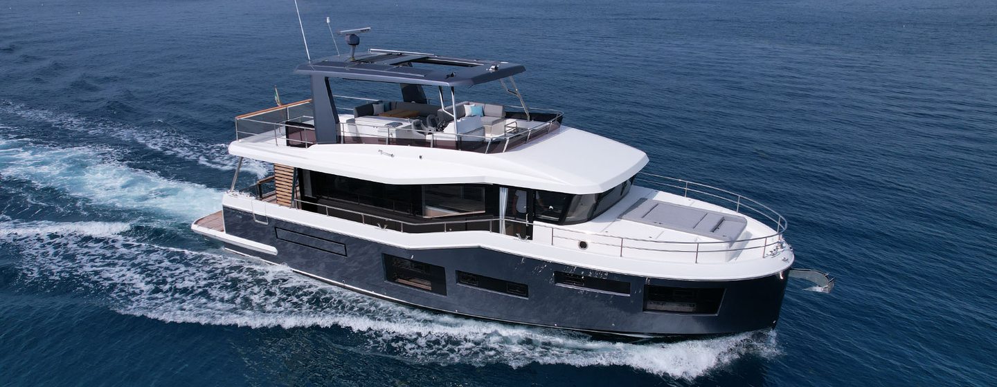 Beneteau Grand Trawler 63 running