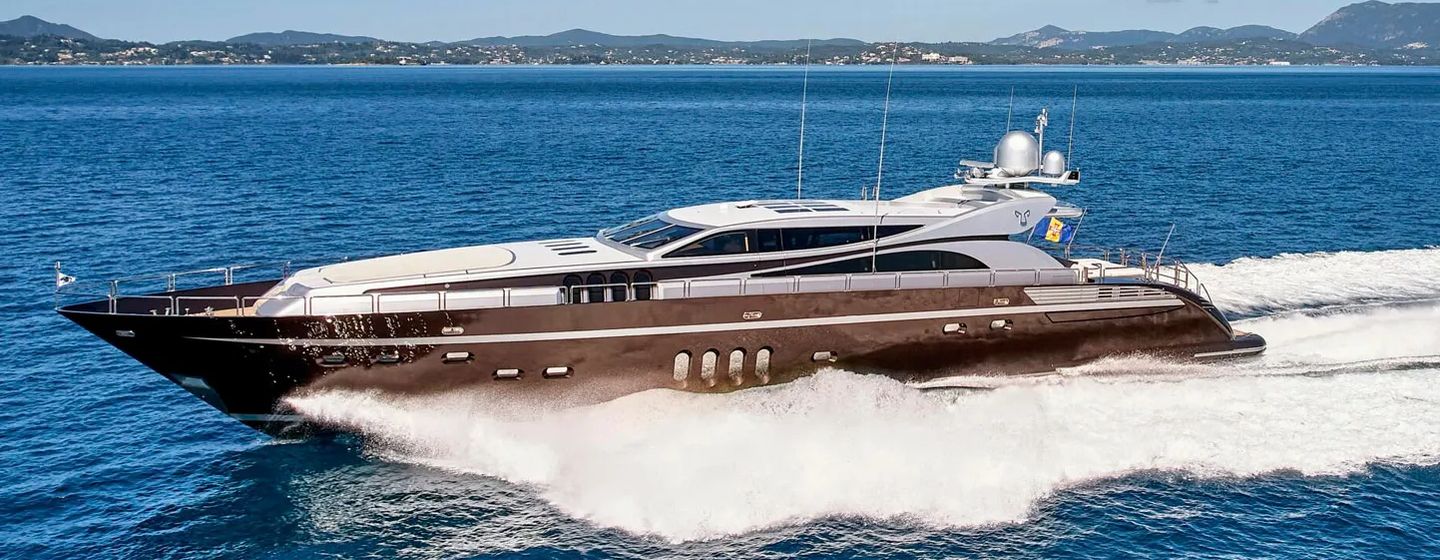 Motor yacht Bagheera under way 