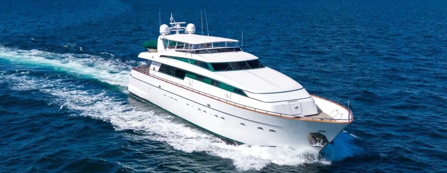 Sanlorenzo motor yacht Cariloy underway front view 