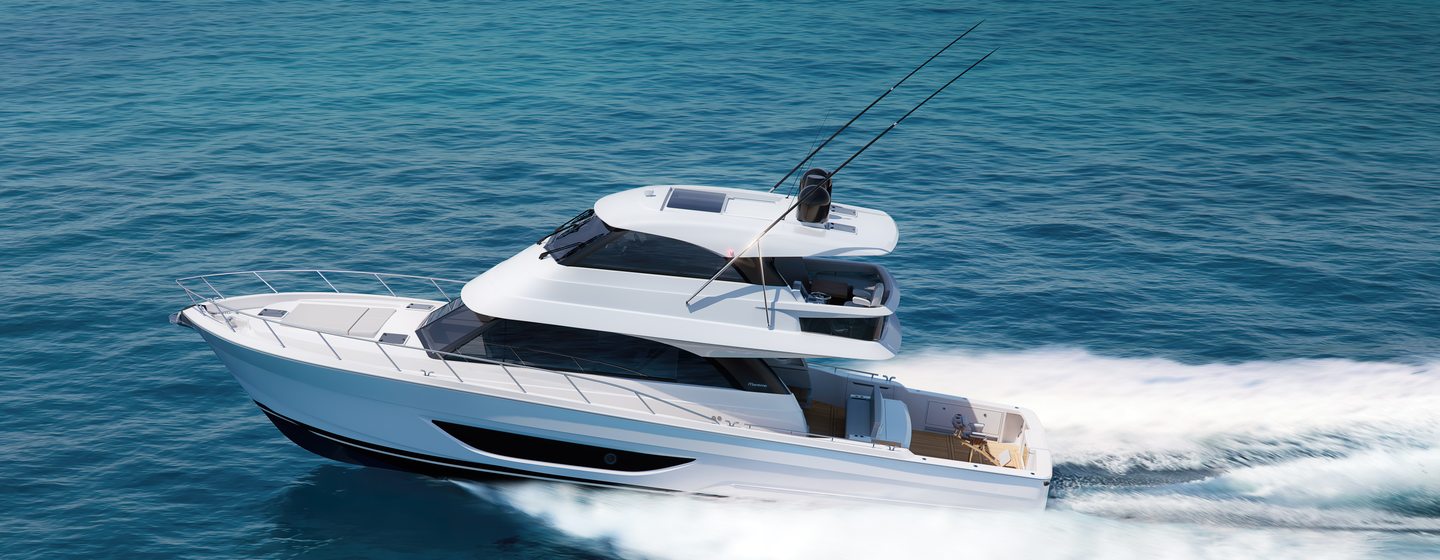 Maritimo M600 on water