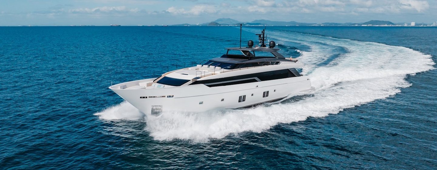 Superyacht Ambar under way 