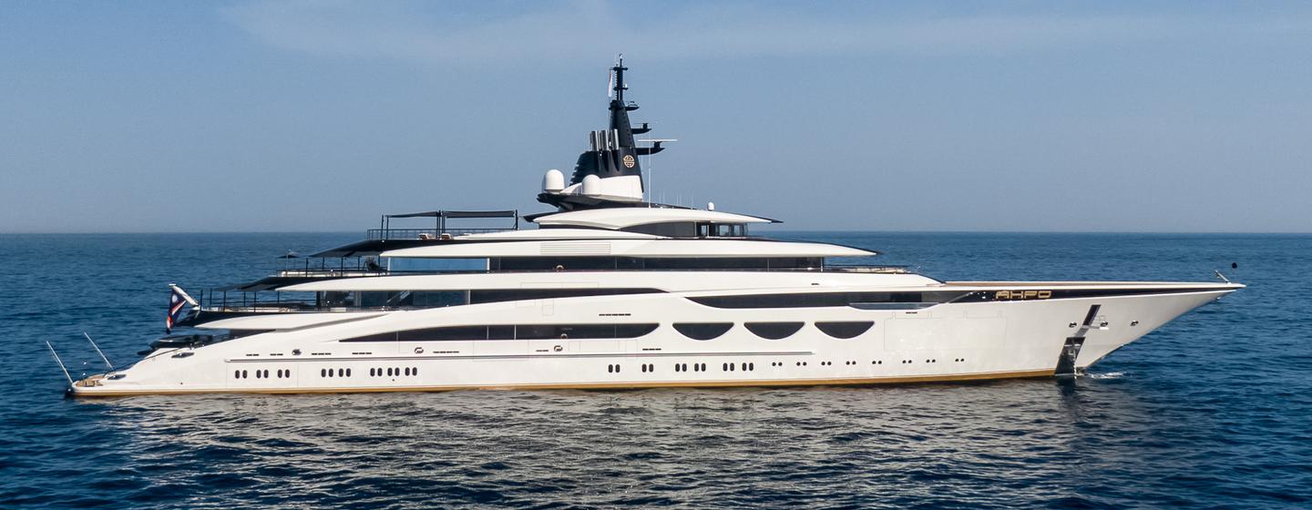 Superyacht Ahpo at anchor 