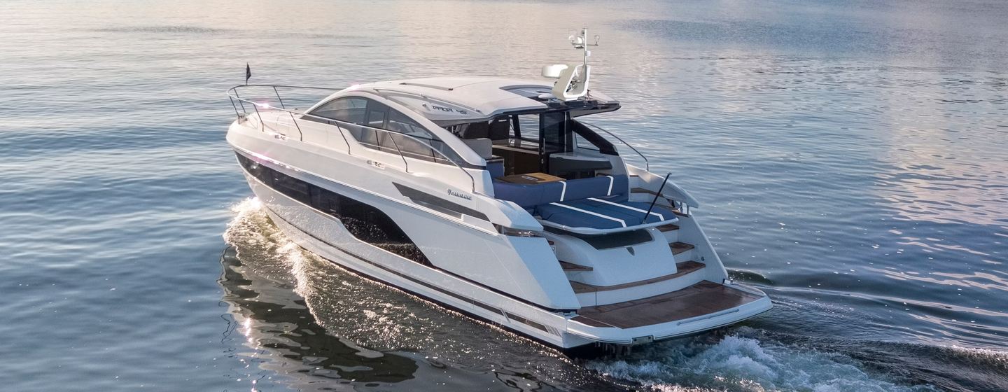 Fairline Targa 47 underway