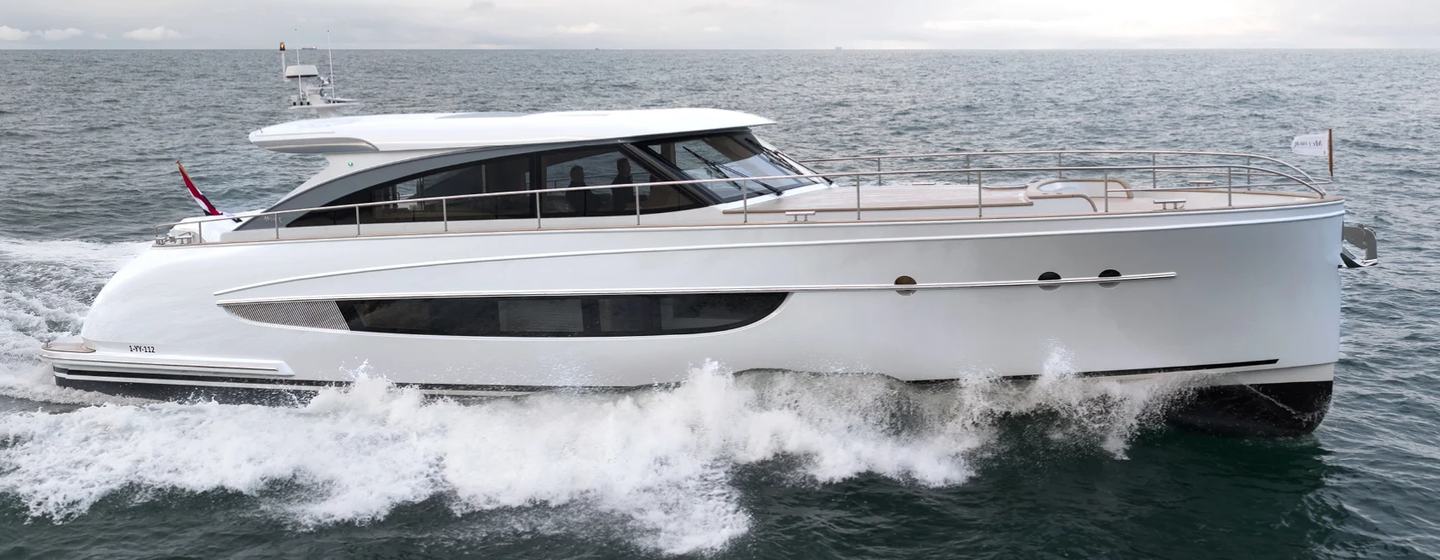 Mulder Favorite 2000 Boat under way 