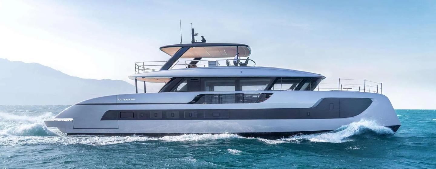 Sunreef Ultima 88 at sea