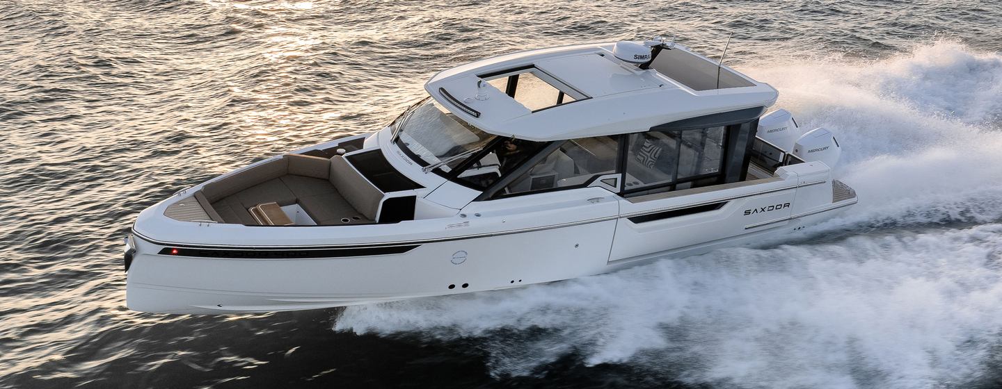 Saxdor 400 GTC boat under way 