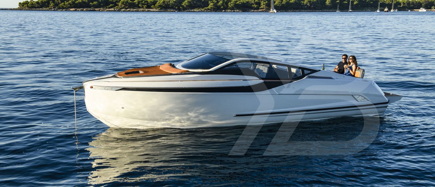 Fairline F//Line 33 Review (2019 Edition) image 1