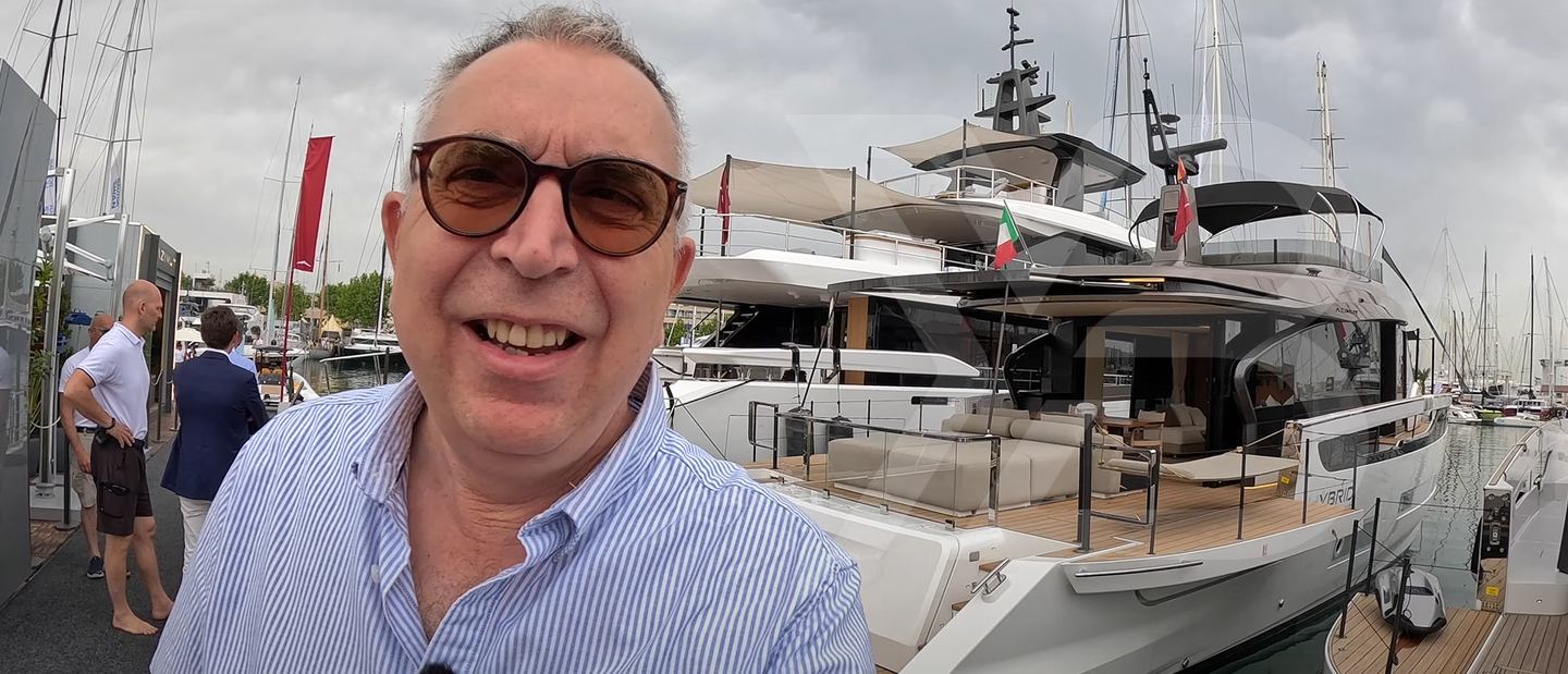 Azimut Seadeck 7  Review (2024 Edition) by Aquaholic image 1