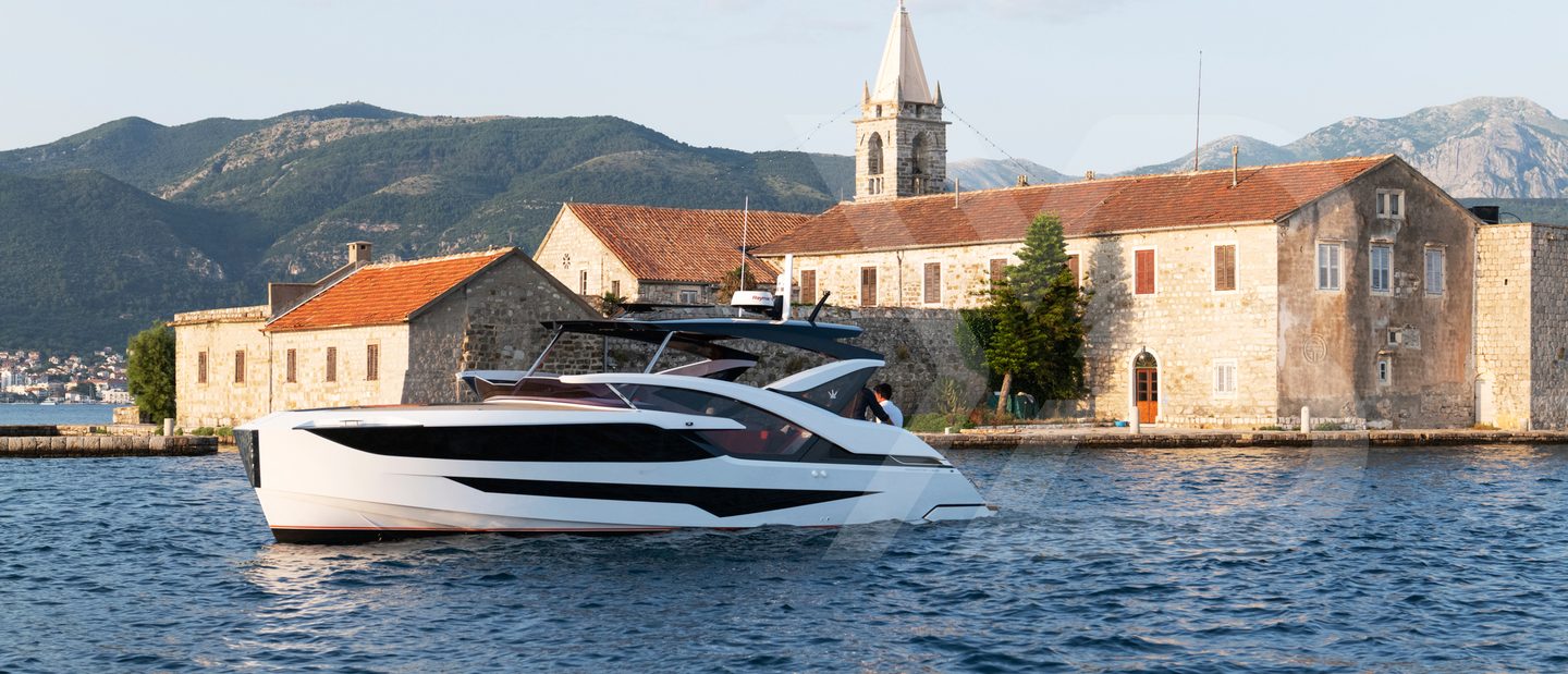 Dominator Midi Illumen M35 Review (2023 Edition) image 4