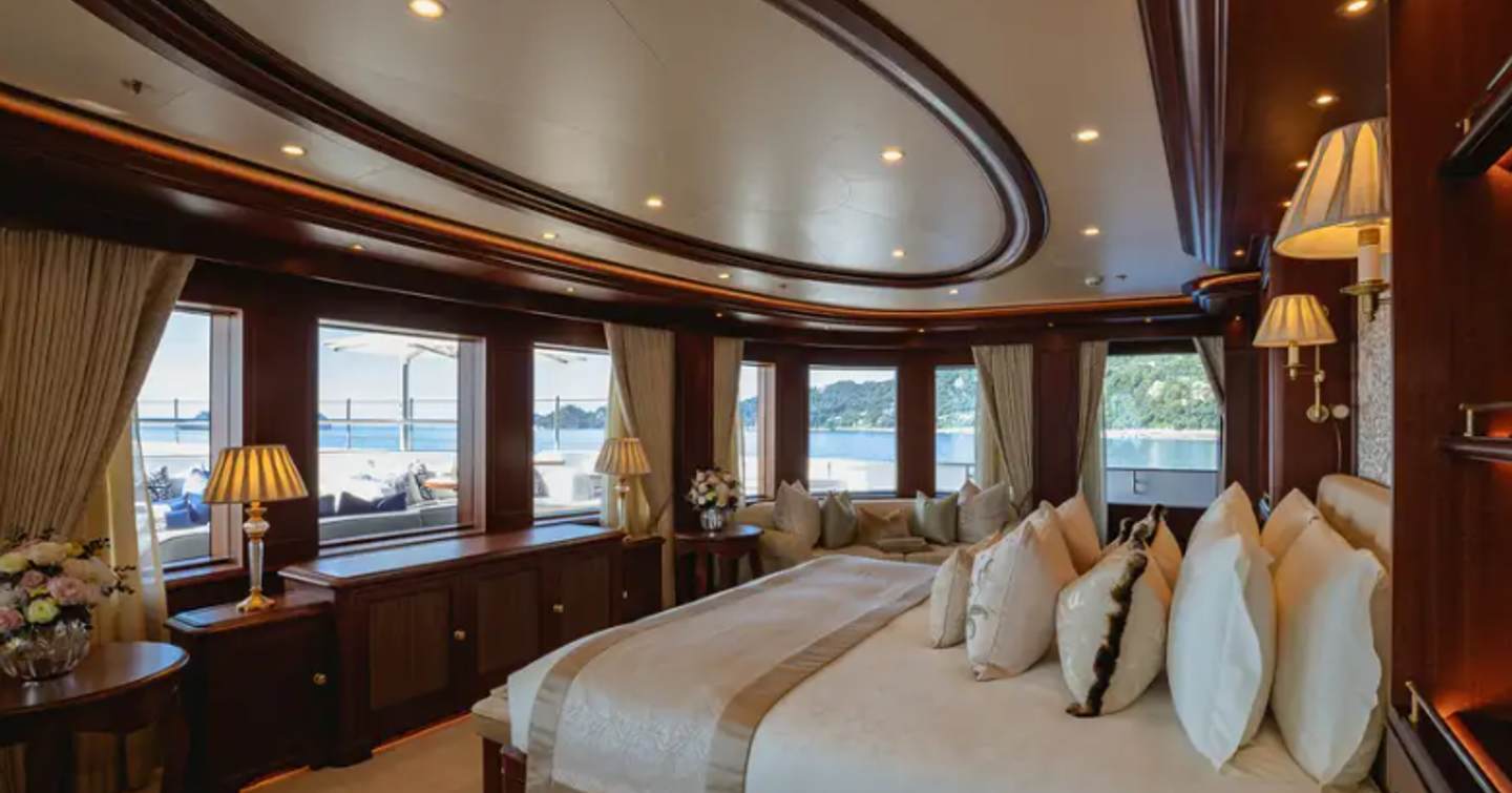 Superyacht Gigia master cabin