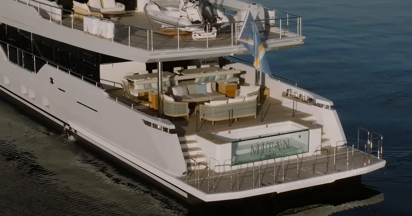 Numarine 40MXP aft deck with lounge seating, infinity spa pool and hydraulic bathing platform