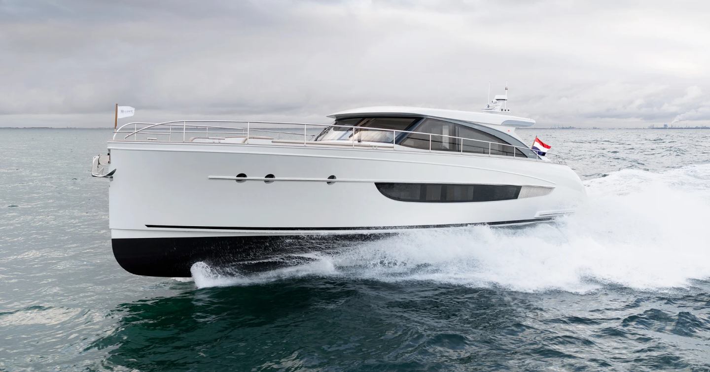 Mulder Favorite 2000 Boat  under way 