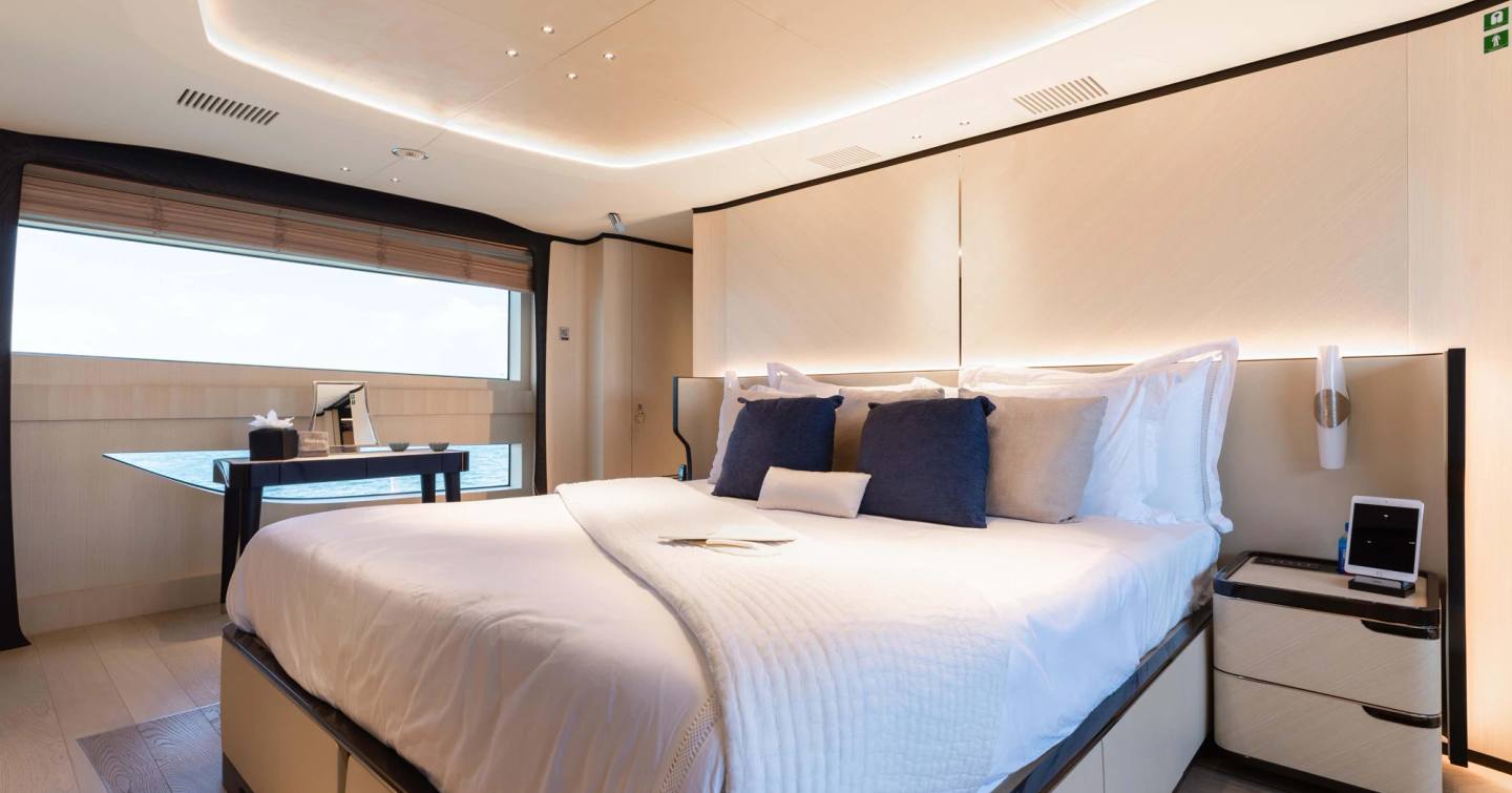 Superyacht Bella Vita master cabin 