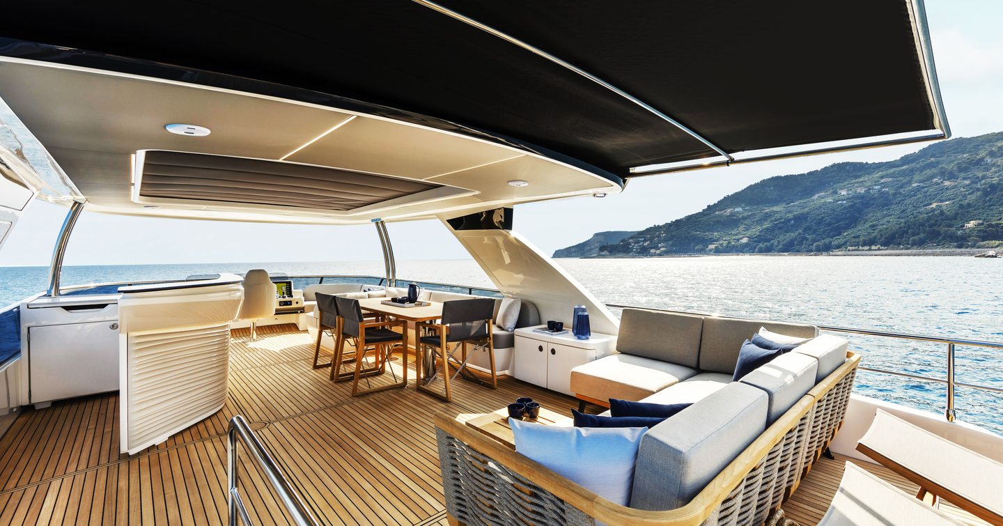 Absolute Navetta 68 deck