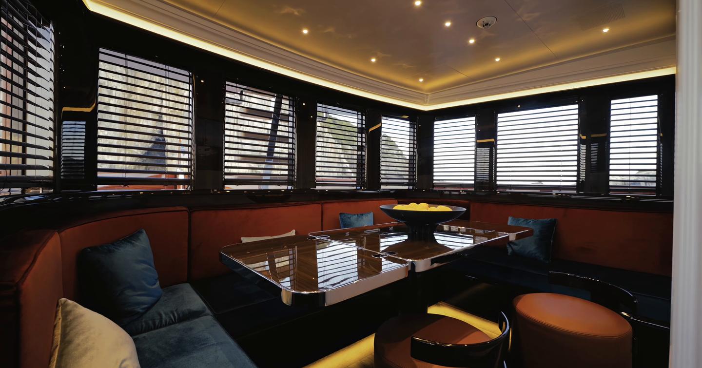 Picchiotti-Gentlemans-24-Review-forward-lounge-diner