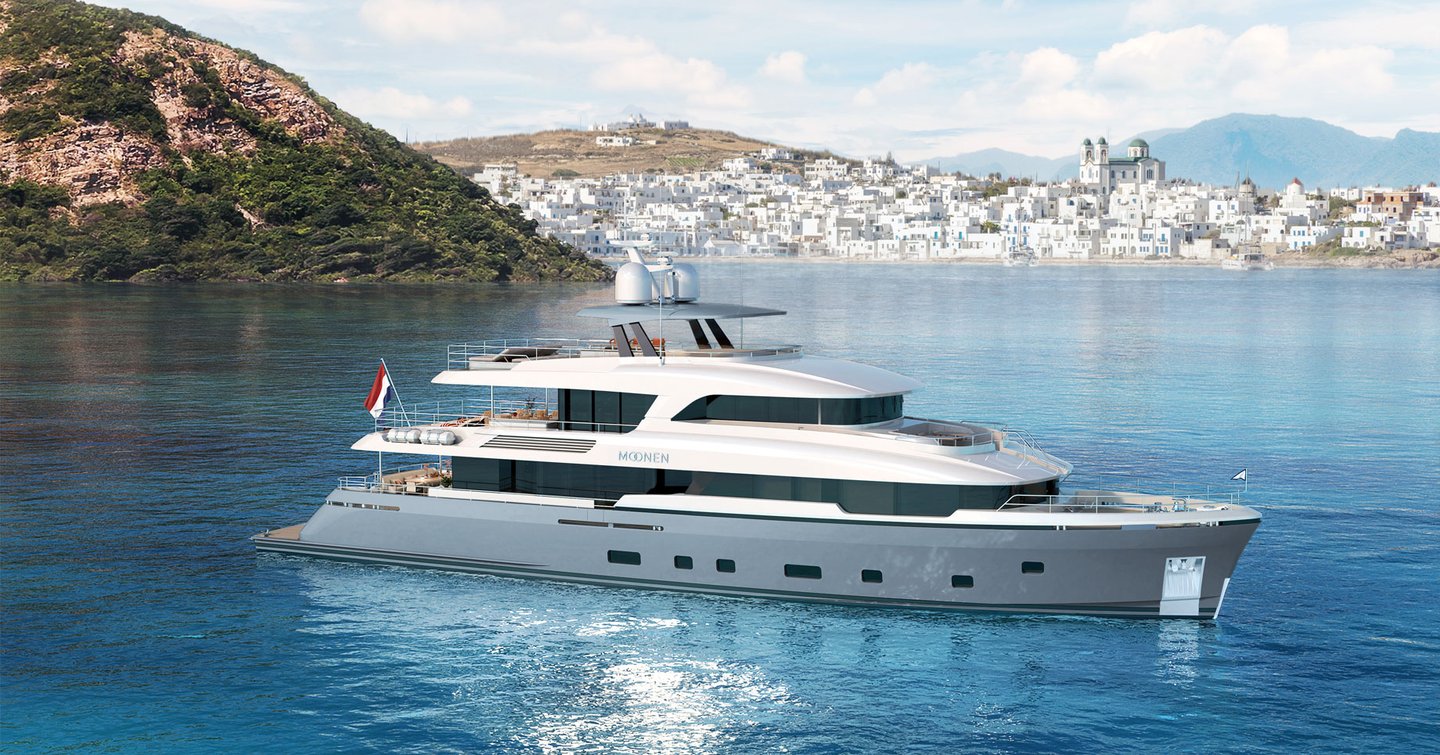 Motor yacht Moonen Martinique YN206 at anchor