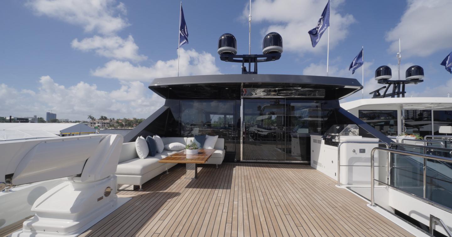 Ocean-Alexander-28L-Review-upper-aft-deck