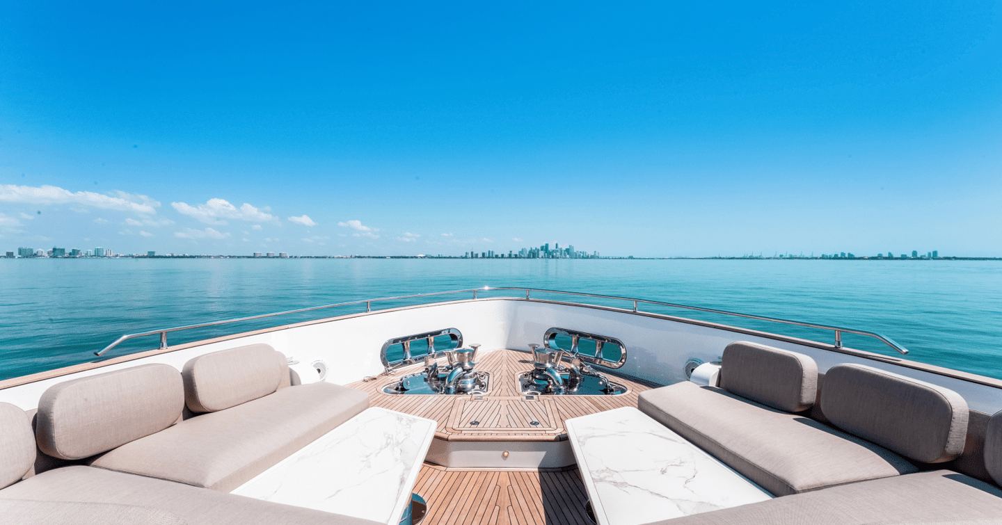 Motor Yacht Equites bow seating