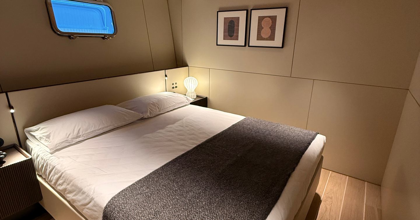 Bluegame-BGX83-Review-guest-double-cabin-bed-and-porthole