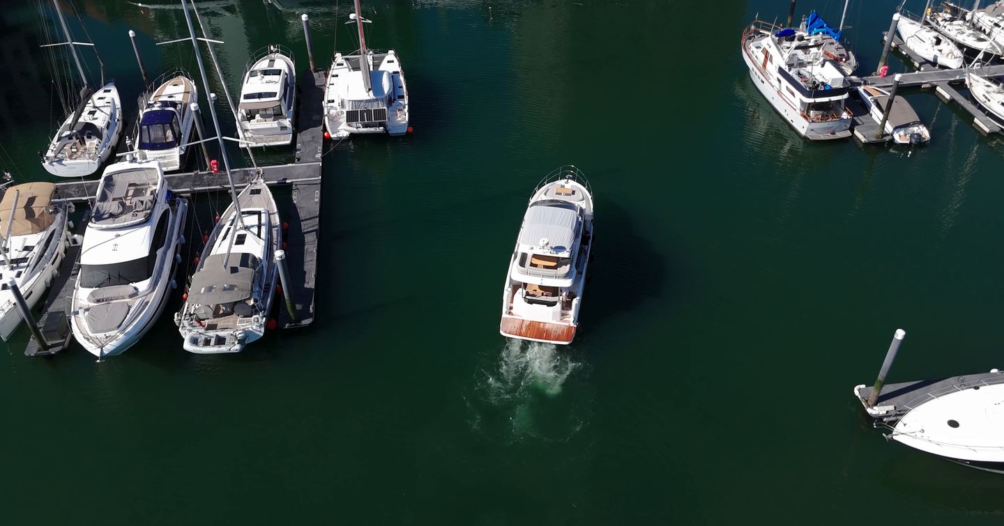 Absolute-47-FLY-Review-into-the-marina