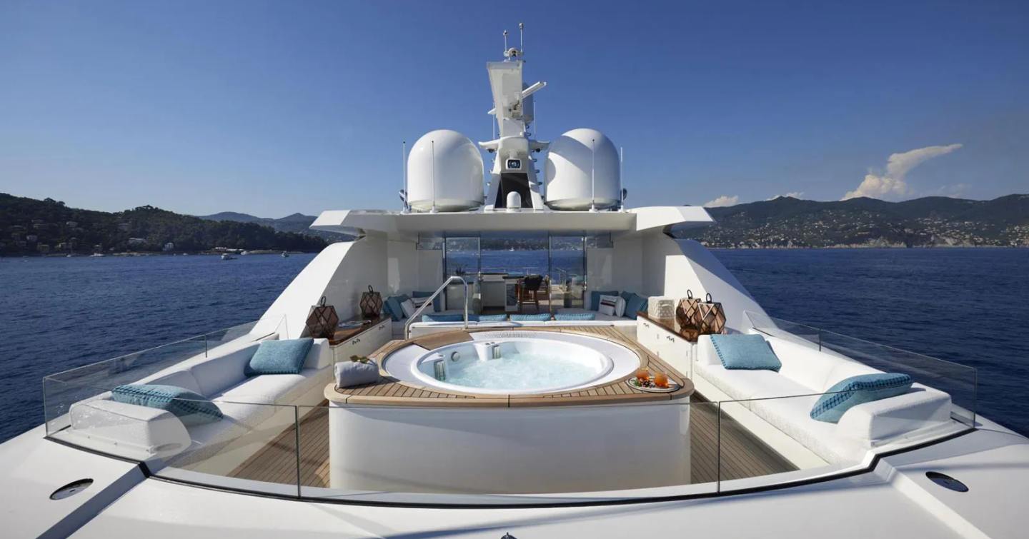 Superyacht Somnium sundeck with jacuzzi and surrounding sunpads 