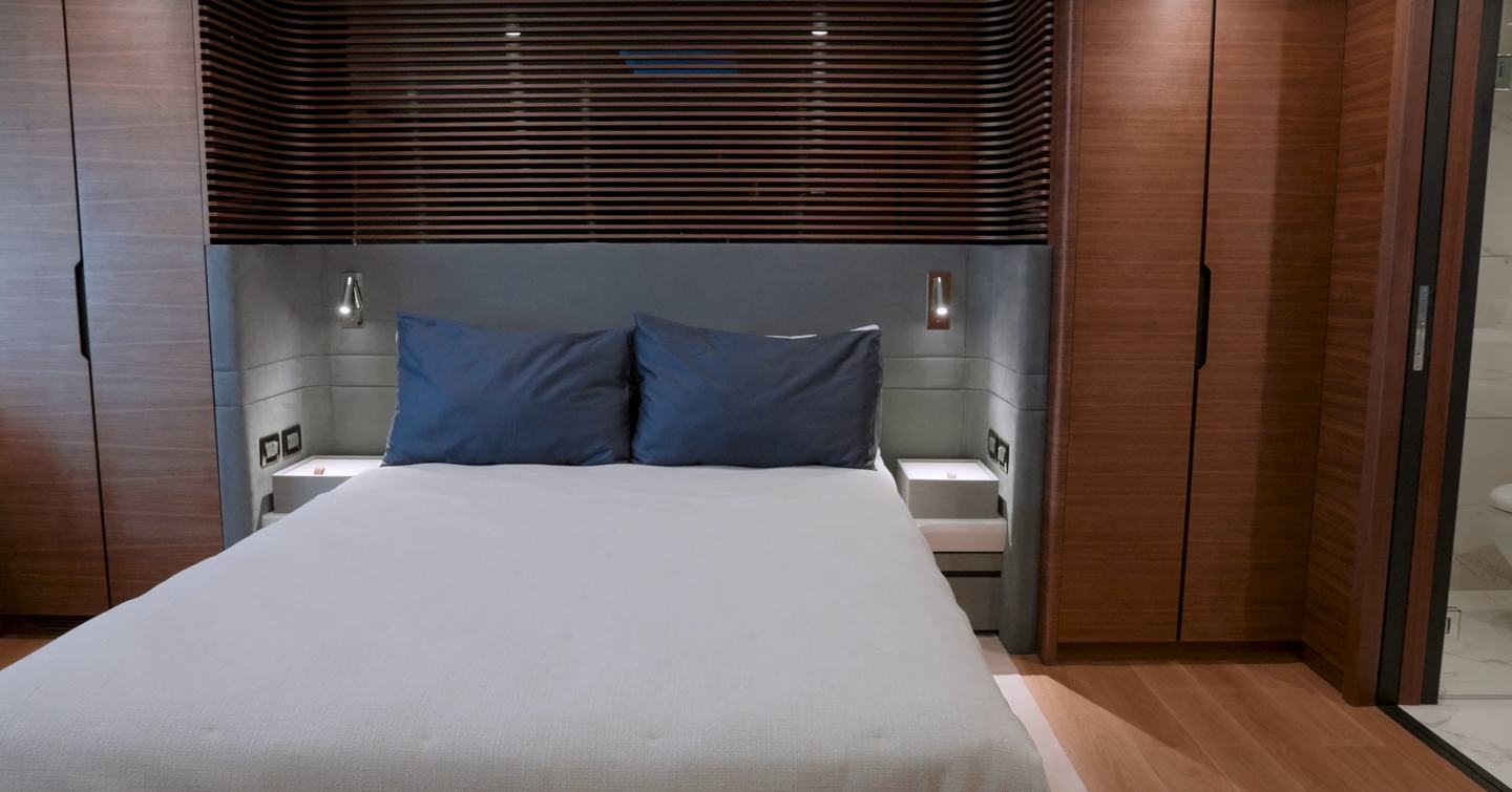 CL-Yachts-CLX96-Review-VIP-cabin