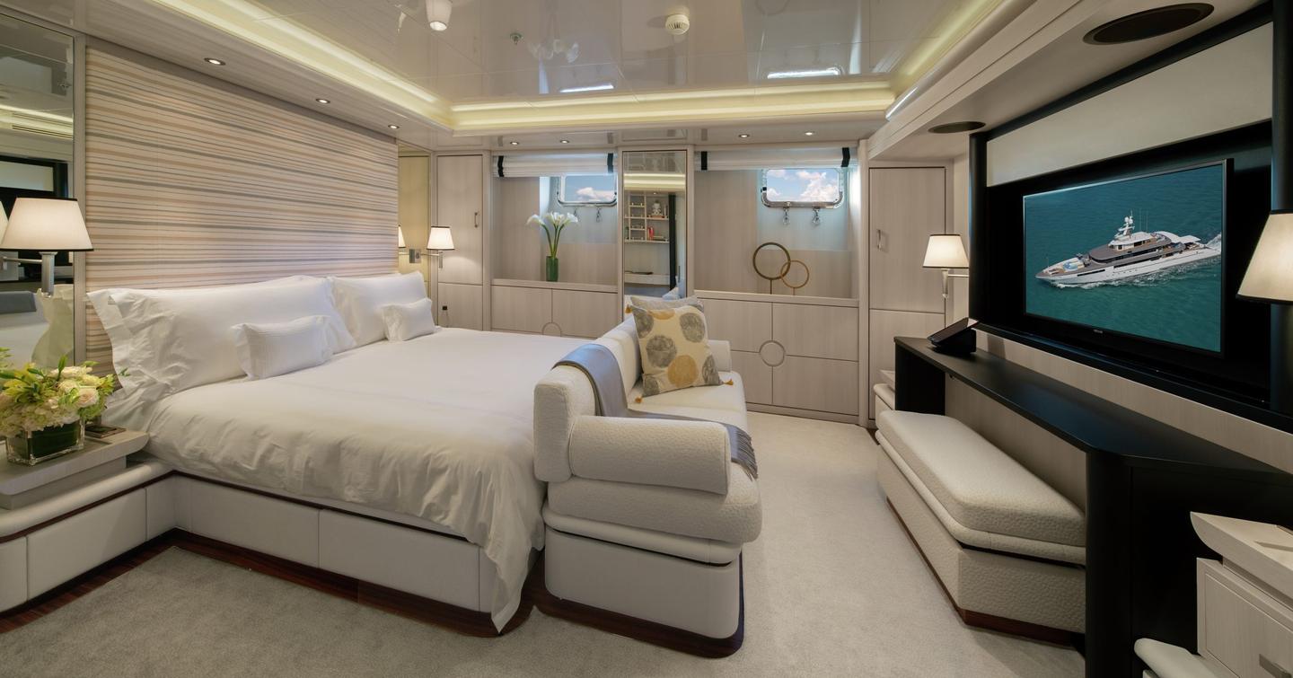 Superyacht Eternity master cabin 