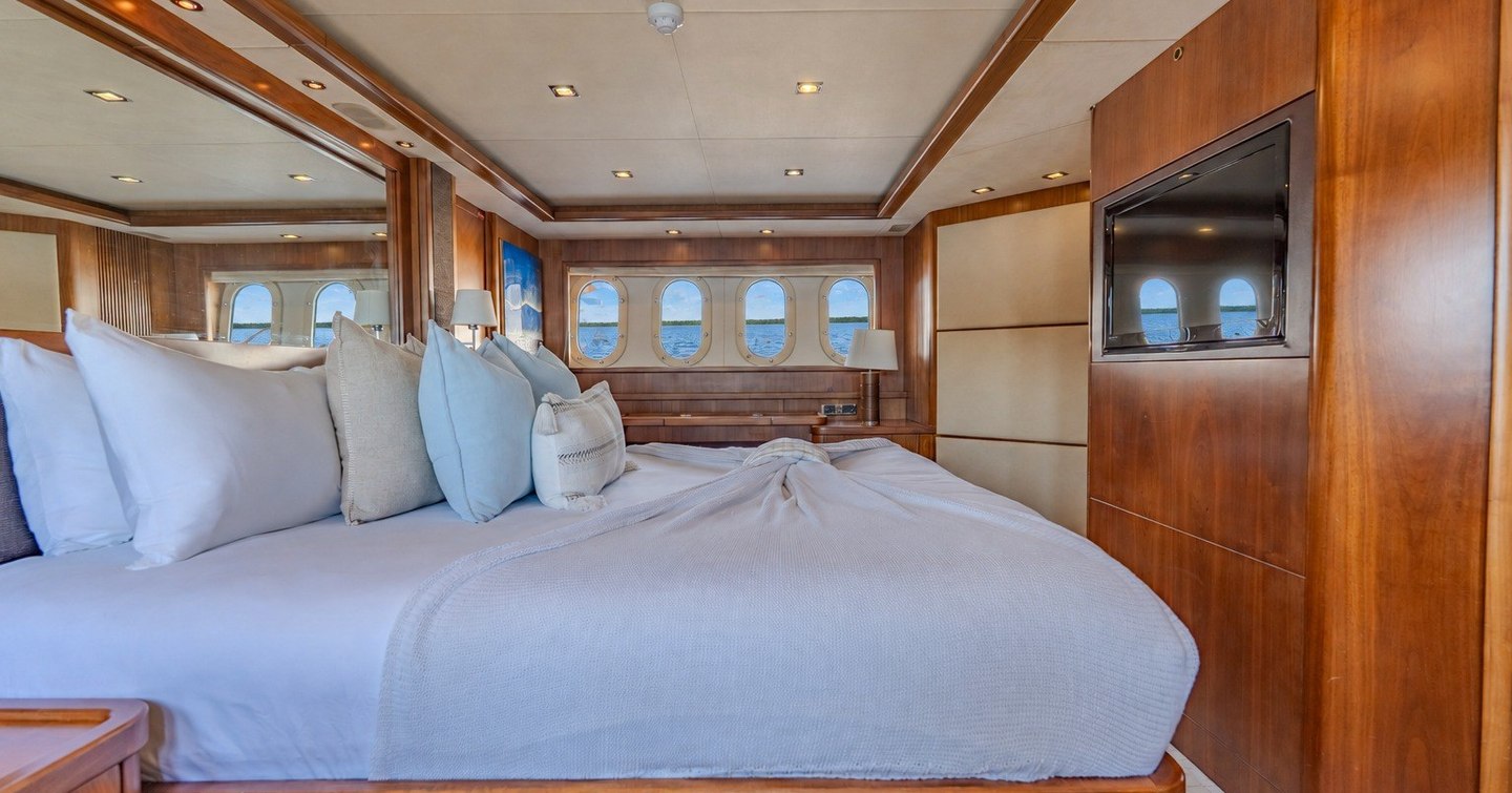 Sunseeker yacht Kefi master cabin with windows 