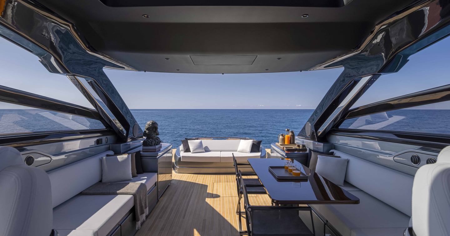 Riva-68-Diable-Review-aft-deck-dinette
