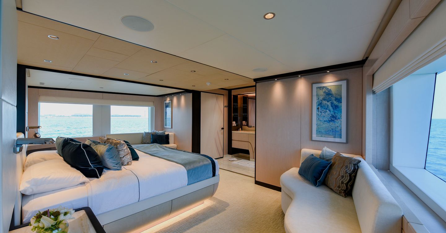 Majesty 120 owner cabin