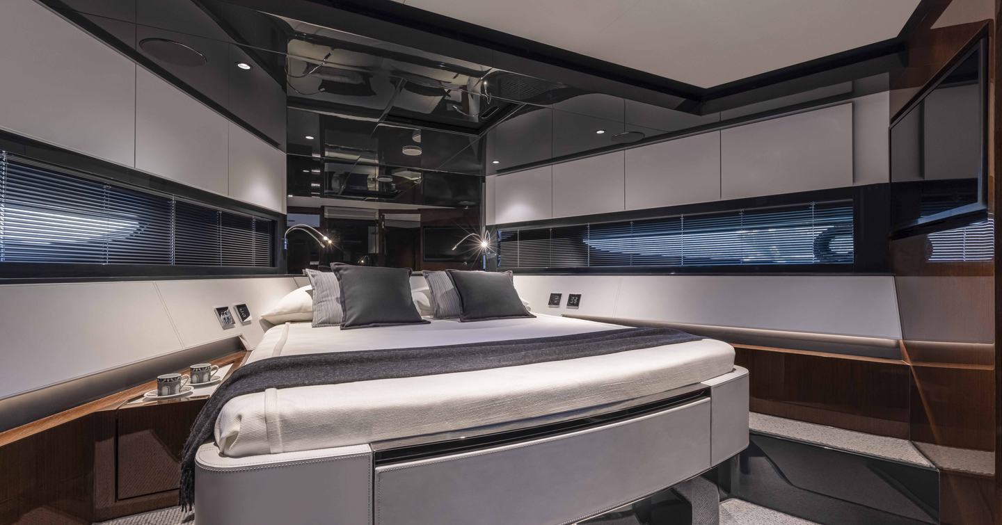 Riva-68-Diable-Review-VIP-cabin