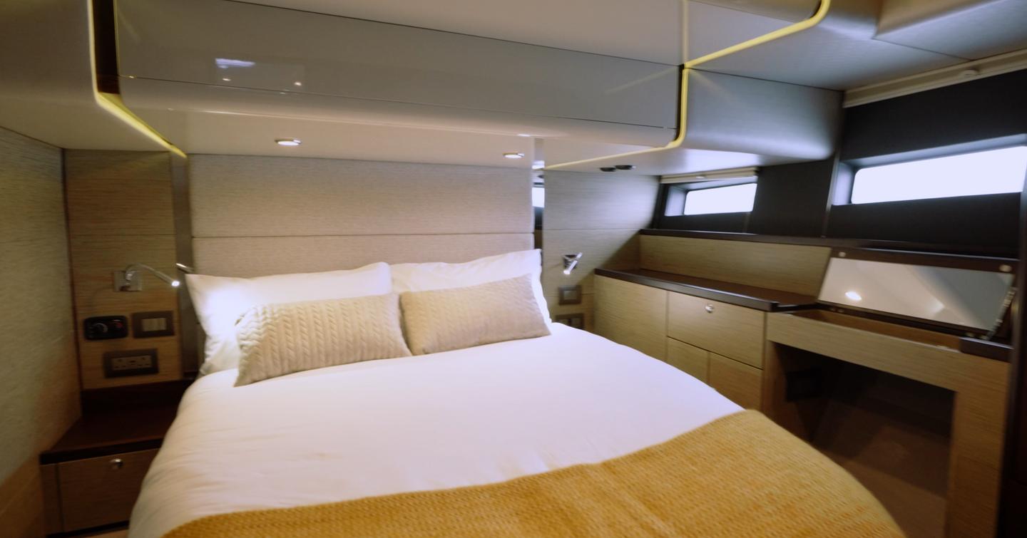 Cockwells-Hardy-50DS-VIP-cabin