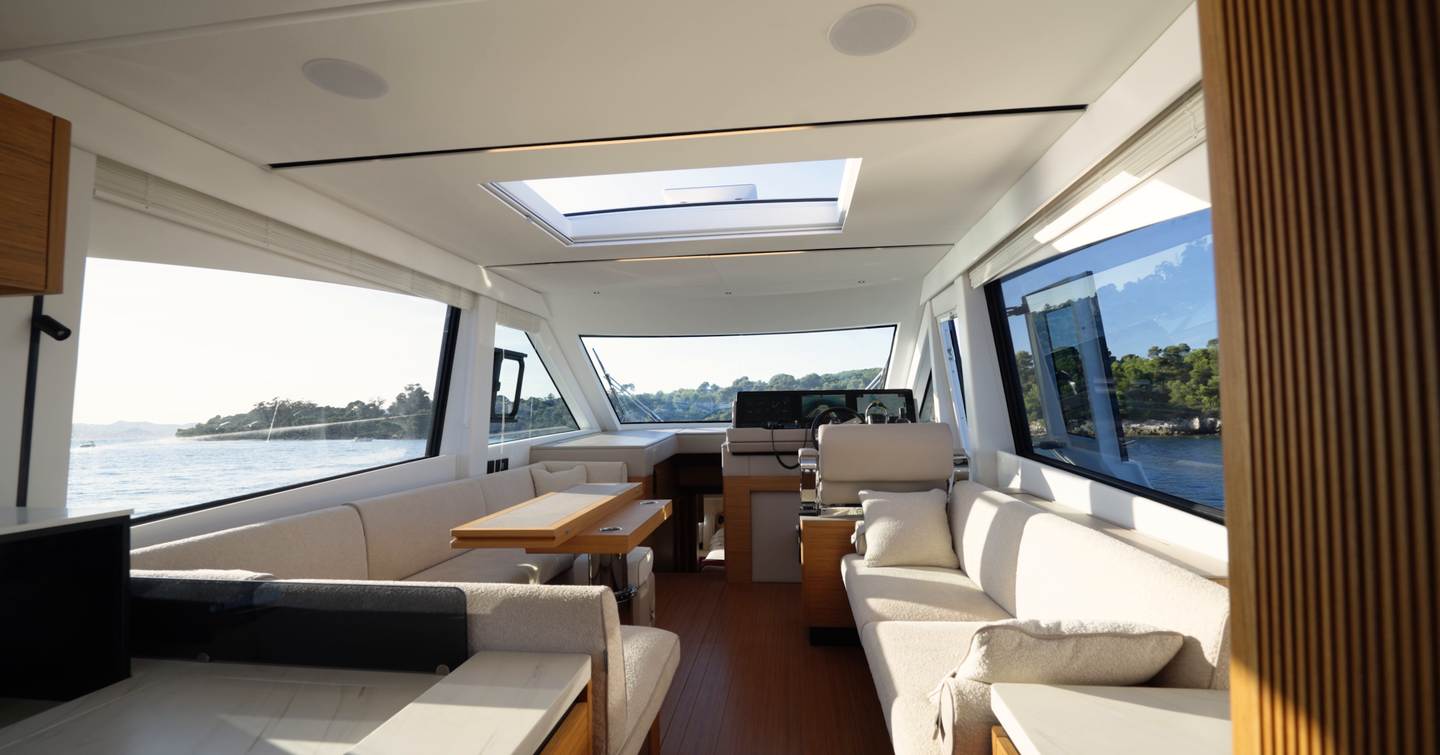 Solaris-Power-60-Coupe-Review-saloon-layout-with-wraparound-seating-and-forward-helm