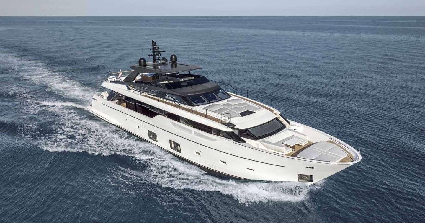 Superyacht Paname under way