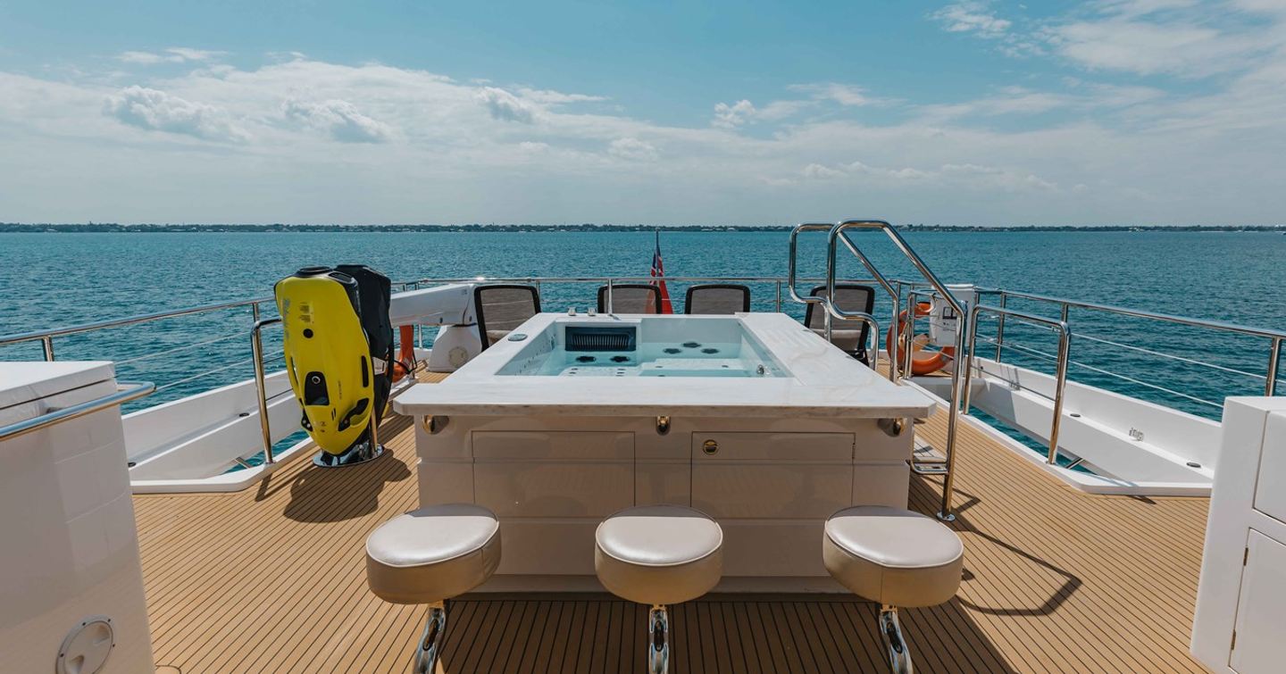 Motor yacht Midnight Moon's flybridge jacuzzi 