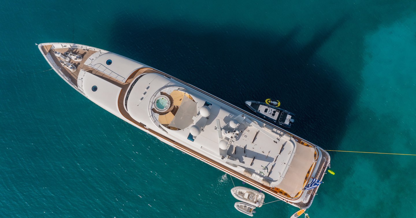 Hero shot of Superyacht Vera