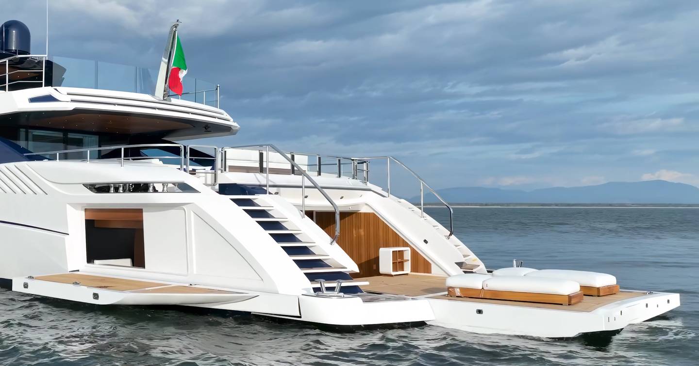Mangusta-GranSport-54-Review-beach-club-terraces
