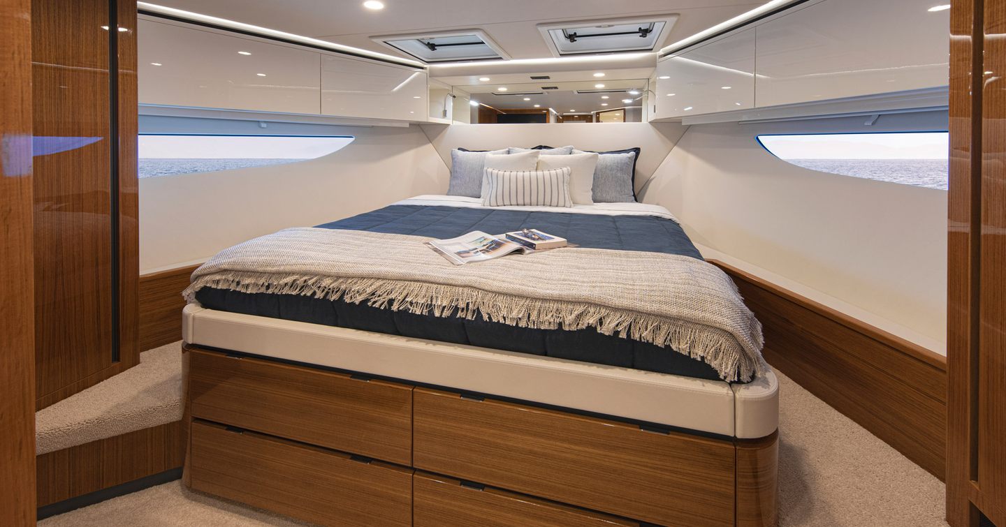 Riviera-78-Motor-Yacht-Enclosed-Bridge-Deck-Review-VIP-cabin