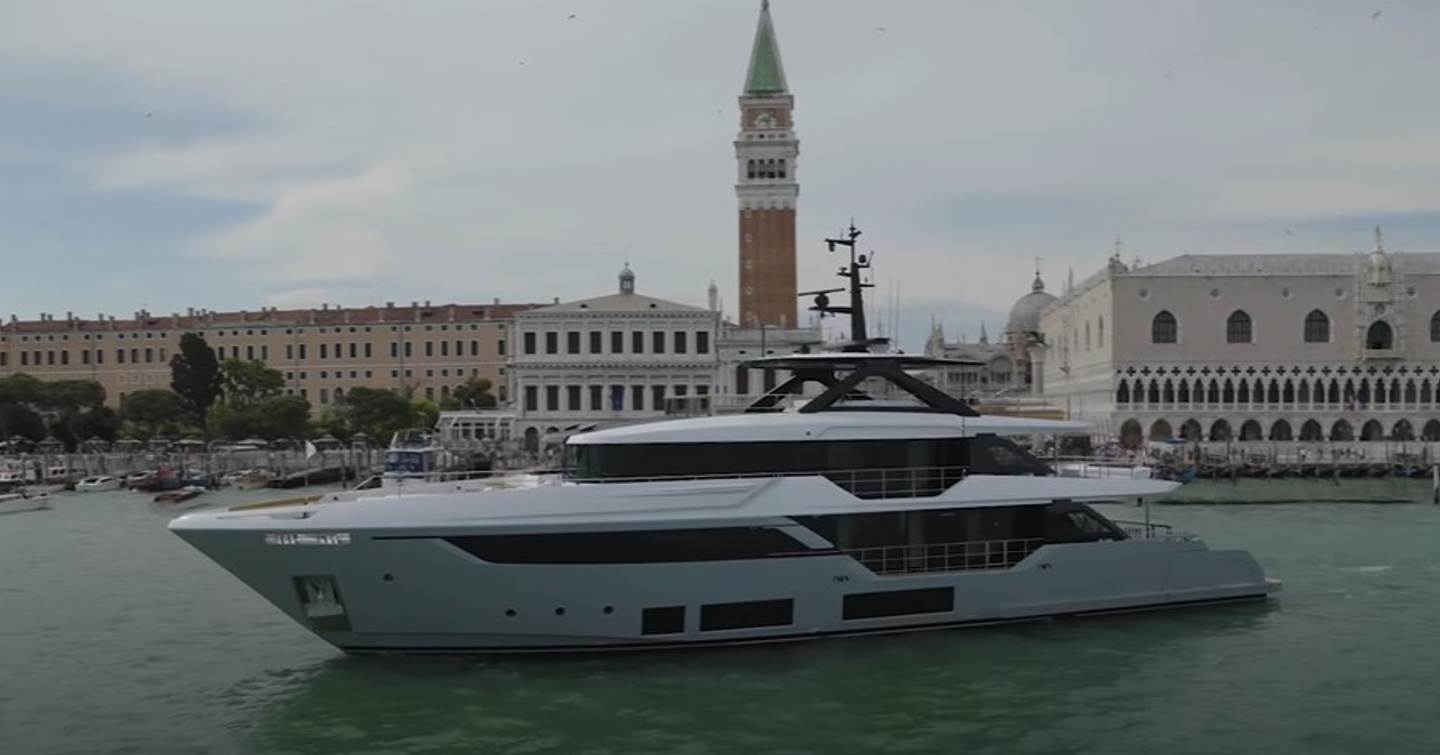 Custom Line Navetta 38 TELLI