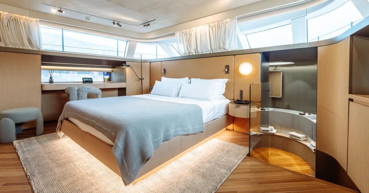 Sanlorenzo motor yacht Sal master cabin with windows 