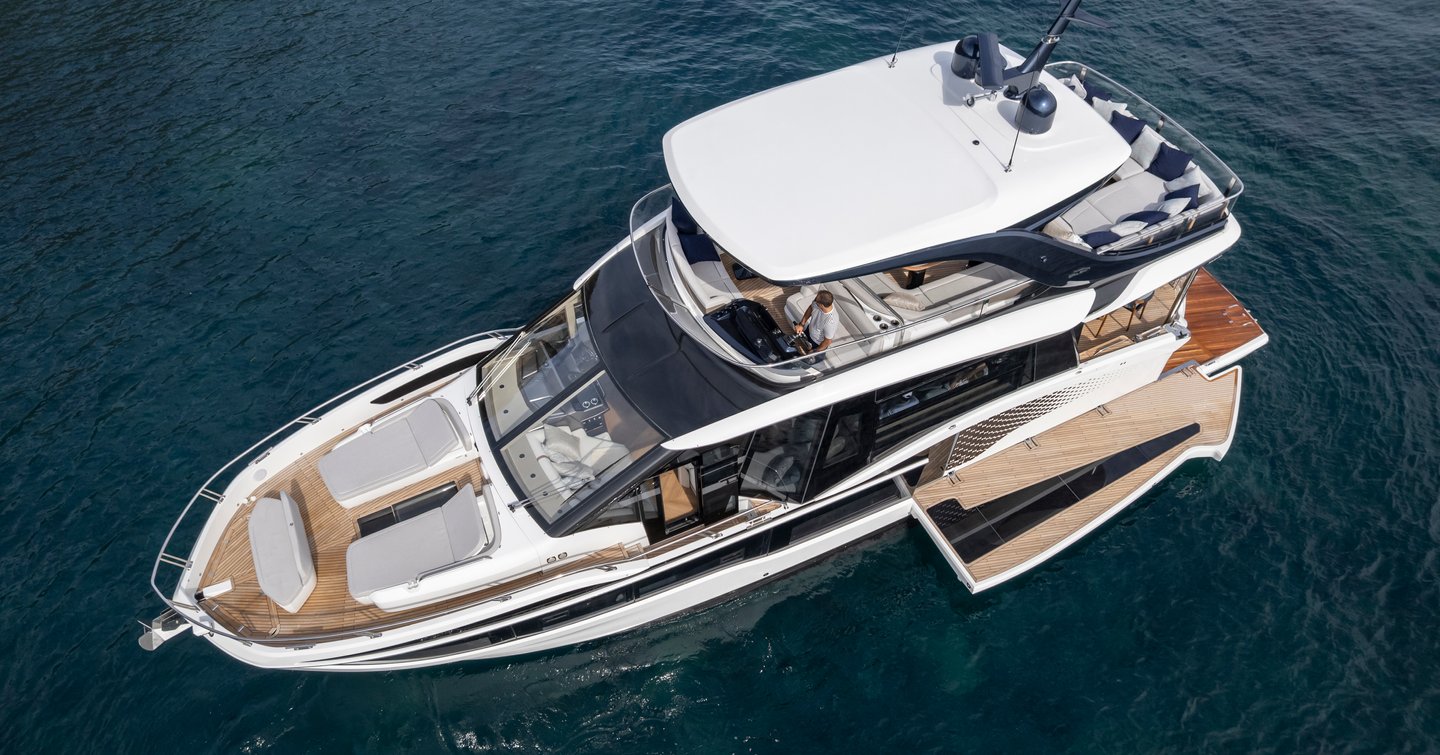Overhead view of the Galeon 620 Fly showing the asymmetrical side deck and fold-down terrace system.