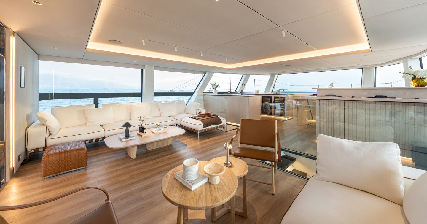 Sunreef Ultima 88 main salon lounge
