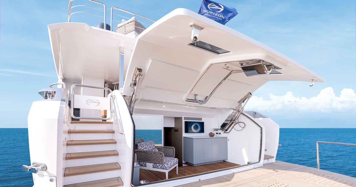 Horizon FD80 Hull 15 motor yacht hydraulic stern