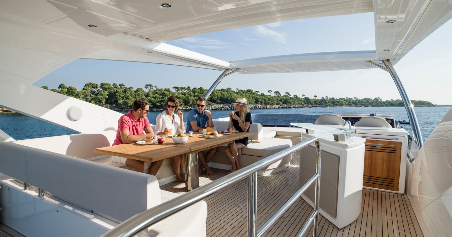 Sunseeker-76-Yacht-Review-flybridge