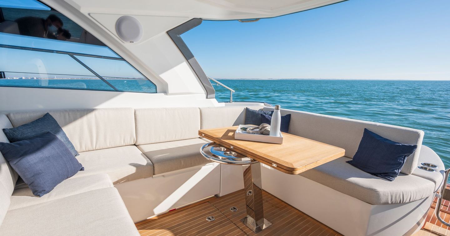 Beneteau-Gran-Turismo-41-cockpit