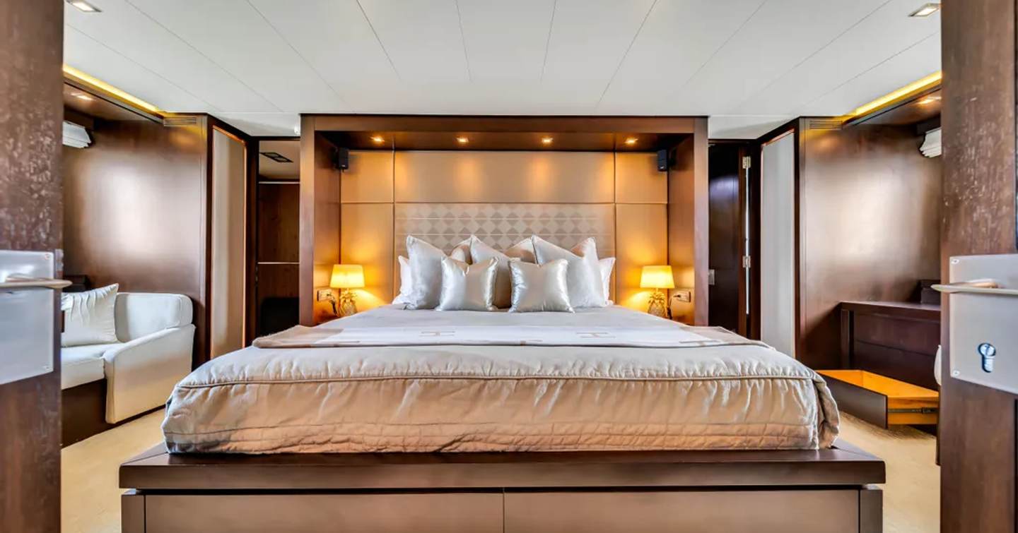 Superyacht Rylax owners cabin