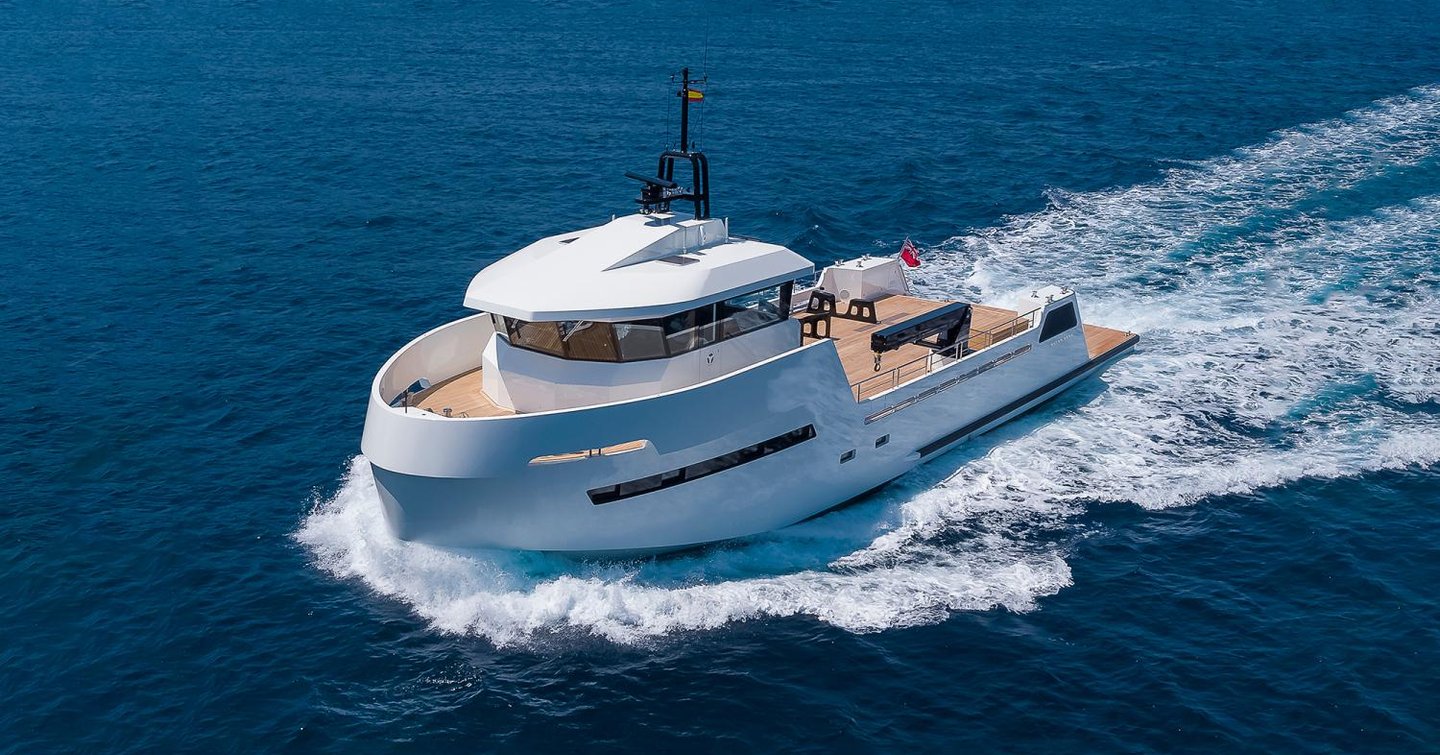Outer Reef 27 YXT explorer yacht under way 