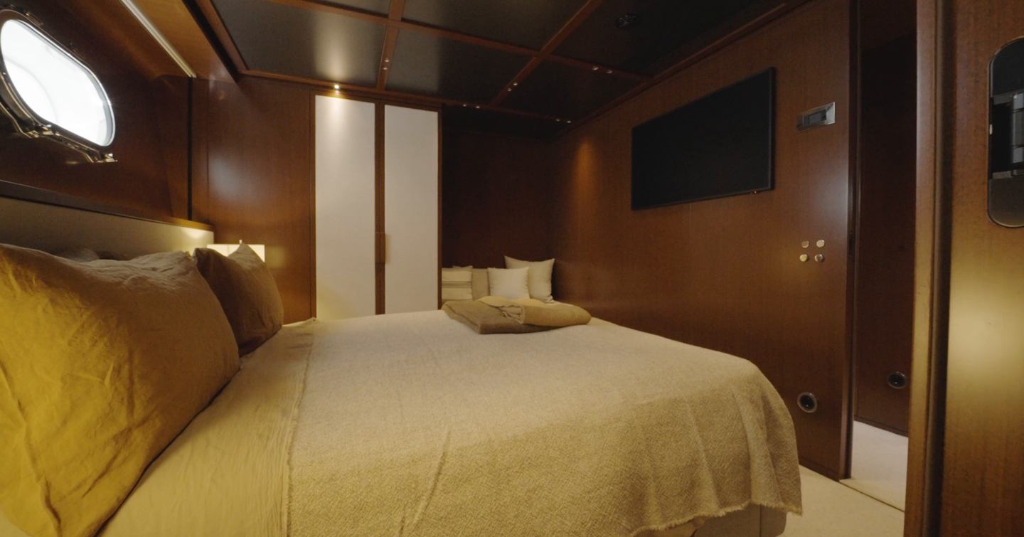 VIP cabin on the Sanlorenzo SHE with double bed, opening porthole and wall-mounted television