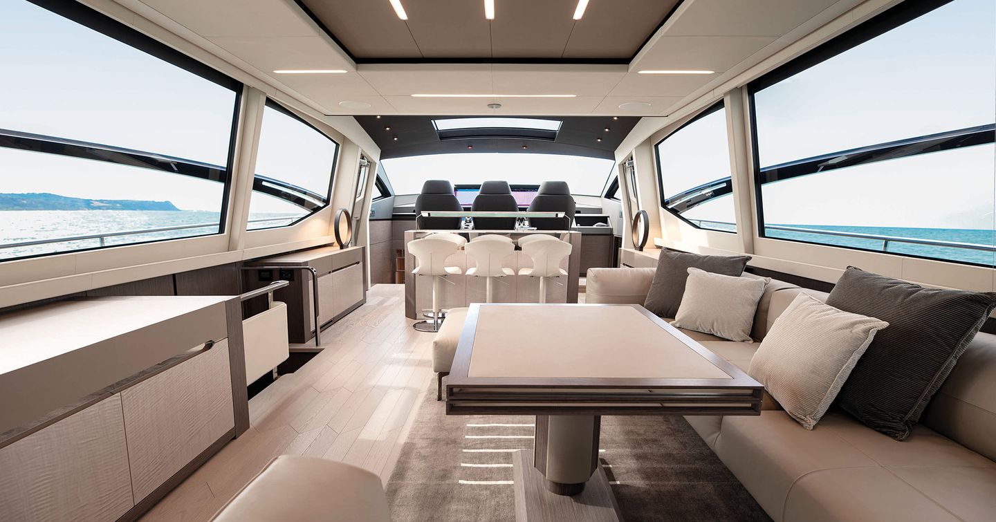 Pershing-8X-Review-saloon