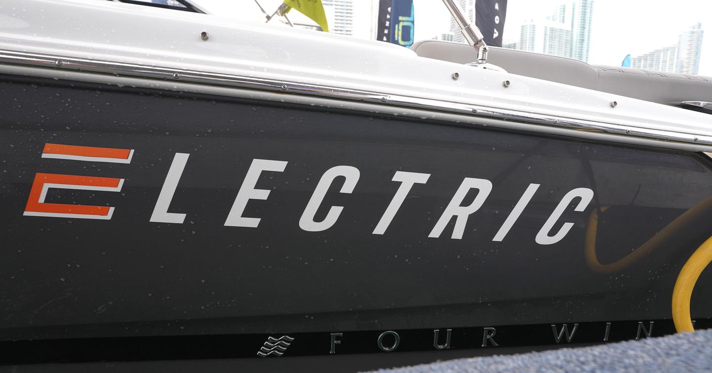 Four-Winns-H2-OB-Review-electric-logo